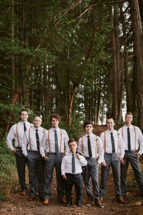 Sage Wedding Groomsmen, Groomsmen Attire Suspenders, Leather Suspenders Wedding, Wedding Reception Places, Groomsmen Ideas, Groomsmen Suspenders, Wedding Groomsmen Attire, Groomsmen Grey, Groomsmen Looks