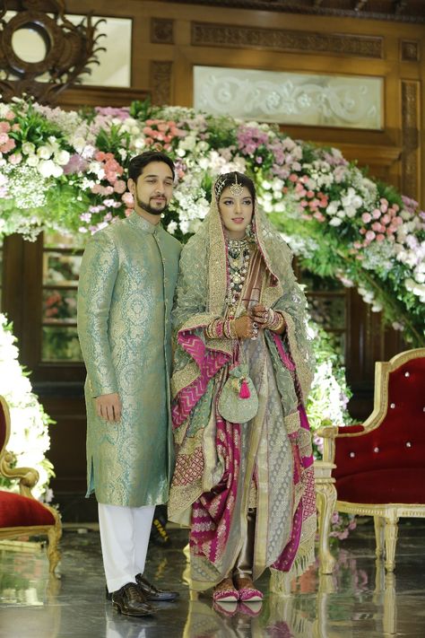 Engagement Duppata Style, Hyderabadi Suit, Peshwas Dress Hyderabadi, Hyderabadi Dress, Pakistani Khadadupatta, Khada Dupatta Designs Pakistani, Nikah Dupatta Ideas, Bridal Khada Dupatta, Khada Dupatta Hyderabadi