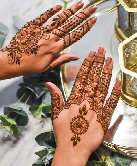 Henna designs Mehendi Design Back, Mehendi Design Back Hand, Mehndi Design Hand, Mehndi Designs Simple Easy, Female Sleeve Tattoo, Finger Mehendi Designs, Mehndi Mehndi, Mehndi Designs Simple, Simple Henna Tattoo