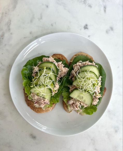 Eating For Gut Health, Healthy Tuna Salad Recipe, Healthy Tuna Salad, Tuna Recipe, Camping Lunches, Healthy Tuna, Healthy Lunch Snacks, Tuna Sandwich, Tuna Salad Recipe