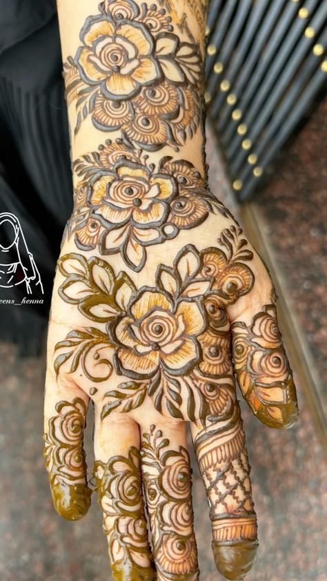 Front Hand Mehndi Designs Khafif, Khafif Mehndi Design Front Hand, Floral Mehndi Designs Front Hand, Mahndi Desain New 2023 Style, Flower Mehendi Designs For Hands, Floral Mehndi Designs Flower, Henna Design Front Hand, Front Hand Mehndi Designs, Finger Mehendi Designs