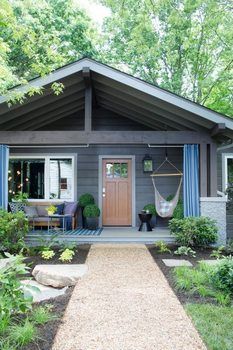 Bungalow Front Porch, Rustic Farmhouse Exterior, Farmhouse Porch Decor, Farmhouse Exterior Design, Gray House, Building A Porch, A Small House, Bungalow Homes, Farmhouse Front Porches