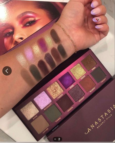 Abh Cosmos Palette Looks, Abh Norvina Palette Looks Vol 3, Dark Eyeshadow Palette Aesthetic, Huda Beauty Pretty Grunge Palette, Abh Eyeshadow Palette, Huda Beauty Grunge Palette, Makeup For Black Skin, Fancy Makeup, Beauty Spa