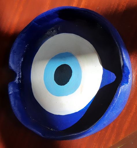 Evil Eye Ashtray, Moon Ashtray Clay, Cat Ashtray Clay, Ash Tray Painting Ideas, Air Dry Clay Ideas Ashtray, Cool Ashtrays Air Dry Clay, Air Dry Clay Ash Tray Diy, Air Dry Ashtray, Cool Ashtrays Clay