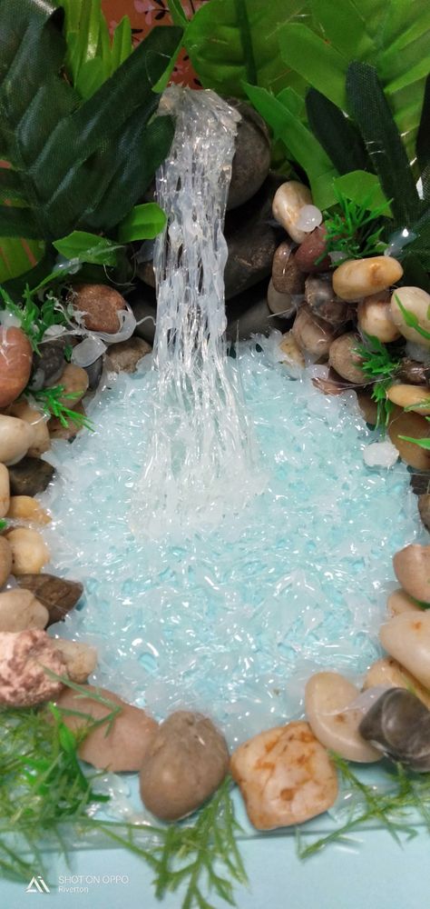 Hot Glue Waterfall Diy, Apartment Decorating Wall, Hot Glue Waterfall, Wall Plants Indoor, Diy Fairy House, Waterfall Project, Diy Waterfall, Geography Project, Faerie Garden