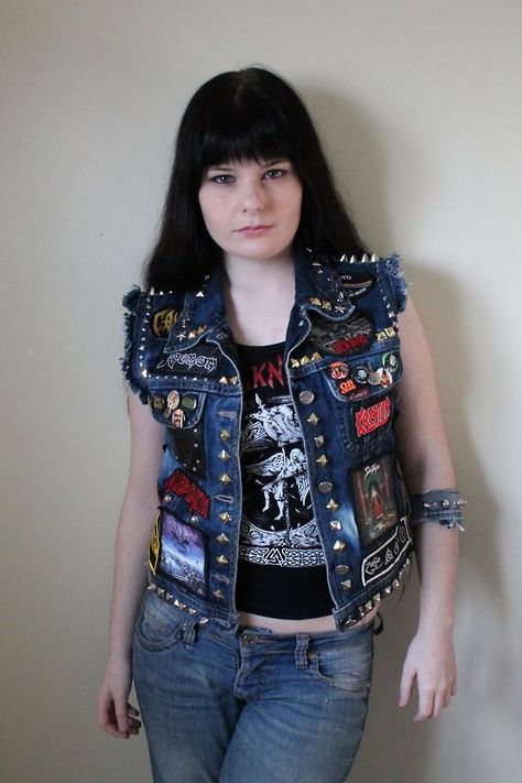 Battle Jacket Metal, Rock Aesthetic Outfits, Goth Fashion Aesthetic, Vest Ideas, Battle Jackets, Punk Subculture, Battle Vest, Heavy Metal Shirt, Metal Outfit