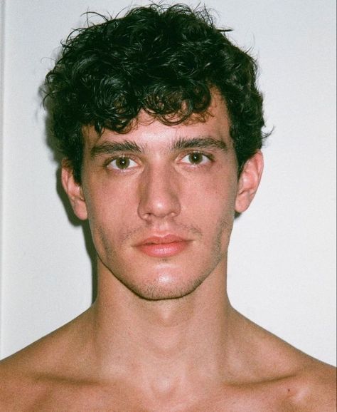 Mixed Men, Medium Curly Hairstyles, Brown Hair Male, Curly Hairstyles For Men, Xavier Serrano, Italian Hair, Dark Curly Hair, Greek Men, Men Haircut Curly Hair