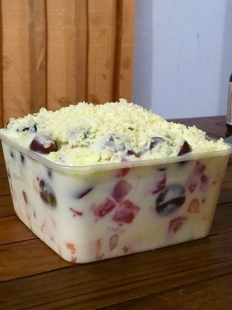 Resep Salad Buah Mayo Super Enak ! #bikinramadhanberkesan oleh Justitia Aurora Diana - Cookpad Resep Makanan Beku, Cookie Dough Bars, Resep Salad, Diet Quotes, Fresh Salad Recipes, Fruit Dessert Recipes, Dessert Boxes, Quotes Indonesia, Food Drinks Dessert