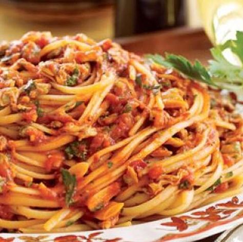 Chef John's Spaghetti with Red Clam Sauce Red Clam Sauce Recipe, Canned Clams, Red Clam Sauce, Clam Sauce Recipe, Clam Sauce Linguine, Clam Pasta, Cherry Peppers, Clam Sauce, Clam Recipes