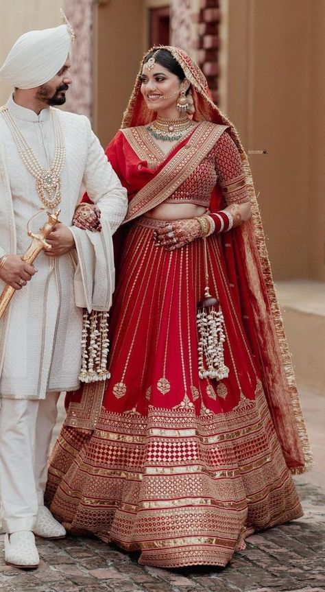 Bridal Kaleere, Latest Bridal Lehenga Designs, Best Indian Wedding Dresses, Wedding Outfits For Groom, Bridal Lehenga Designs, Simple Lehenga, Latest Bridal Lehenga, Bride Dress Simple