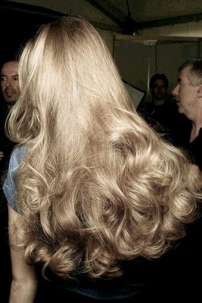 Roundbrush Blowout, Blowout Blonde Hair, Long Blonde Hair Aesthetic, Natalie Aesthetic, Curly Blowout, Aurora Hair, Blonde Haircut, Blonde Wavy Hair, Blowout Hair