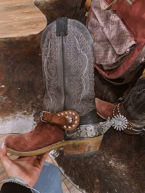 Cowgirl Boots With Spurs, Spurs For Boots, Spurs On Boots, Cowgirl Oc, Cowboy Boots With Spurs, Boot Spurs, Boots With Spurs, Classic Cowgirl, Art Boots