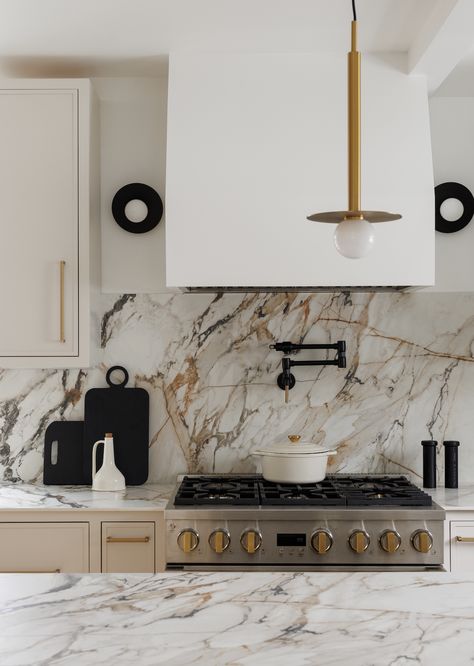 Bespoke Luxury Kitchen Manufacturing Backsplash Stove Accent, Arched Kitchen Hood, Plaster Kitchen Backsplash, Plaster Hood Kitchen, Kitchen Hoods Ideas, Venetian Plaster Hood, Kitchen Stone Backsplash, Plaster Kitchen, Modern Kitchen White