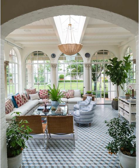 Cathy Kincaid Interiors on Instagram: “Would love to be enjoying this sunny Dallas day in this Sunroom! Brighter days ahead! 💙☀️” Modern House Design Interior, Farrow Bal, Sunroom Designs, Best Modern House Design, Spanish House, Style Deco, Spanish Colonial, Colonial House, Cubicle