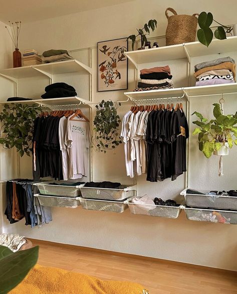 Small Space Wardrobe Ideas, Small Room Storage, Small Closet Space, Room Organization Bedroom, No Closet Solutions, Dream Apartment Decor, Closet Room, Bedroom Decor Design, Room Closet