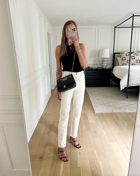 Chic Jean Outfits, Straight Jeans Outfit, Heel Sandals Outfit, Black Heeled Sandals, White Jeans Outfit, Jeans Outfit Summer, Business Casual Outfits For Women, Fashion Jackson, Black Sandals Heels