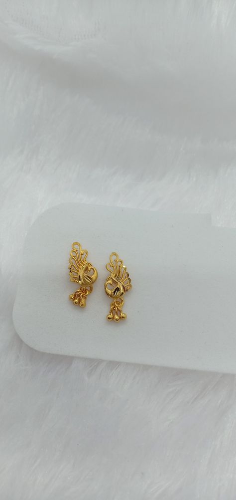 Fancy Gold Earrings Daily Wear, Gold Ear Rings Designs Daily Wear, Daily Wear Gold Earrings, Man Gold Bracelet Design, Small Wedding Decor, Pakistani Party Wear Dresses, Gold Minimalist Jewelry, Mom Earrings, Lipstick Kit