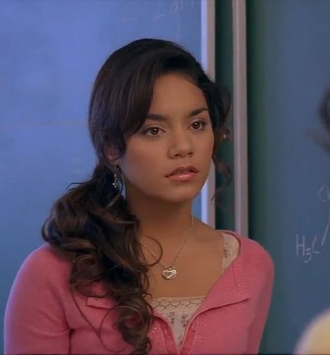 Highschool Musical Gabriella Outfits, Hsm Gabriella Outfits, Gabriella Montez Hairstyles, Gabriela Montez Outfits, Gabriella Montez Aesthetic, Gabriella Montez Outfits, Gabriella High School Musical, Gabriela Montez, Tv Dress