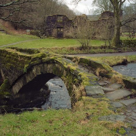 Willowbrook Park: Building Bridges... Old Bridges, Image Nature, Stone Bridge, Foto Art, Old Stone, English Countryside, Fantasy Landscape, The Bridge, Abandoned Places