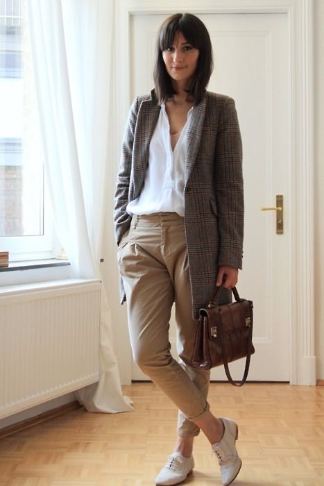 This is labeled as preppy but business casual...nice. Tomboy Business Casual, Brogues Outfit, Oxfords Outfit, Plaid Pants Outfit, Oxford Shoes Outfit, Pants Outfit Casual, Bright Winter, Estilo Preppy, Tomboy Fashion