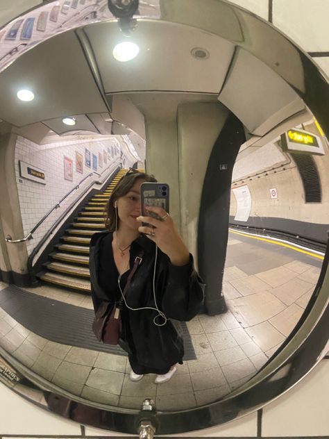 #london #trip #aesthetic London Selfie, Trip Aesthetic, London Tube, London Trip, London Aesthetic, London Outfit, 2025 Vision, London Travel, Photoshoot Poses