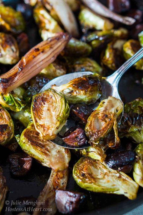 Bbq Chicken Breast Recipe, Oven Roasted Mushrooms, Roasted Brussel Sprouts Oven, Oven Roasted Eggplant, Baked Brussel Sprouts, Shallot Recipes, Vegetarian Roast, Easy Vegetable Side Dishes, Oven Roasted Turkey