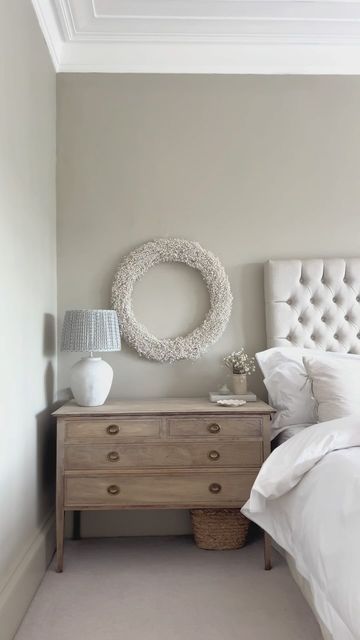 N I C O L A on Instagram: "Sharing a little bleaching inspo for anyone with red toned wood. Full details highlighted and if you need any further help just let me know 🤎 The most common question I get is what finish to use on your furniture when finished and the answer is Dead Flat Varnish. I’ll link on stories and highlight. I’m making good progress on my Ikea wardrobes, I’ll share on stories later to show you the new colour. As soon as I’m finished I’ve got a bedroom to paint, really struggling choosing a colour because it’s a north facing room. All suggestions welcomed as my head feels like this 🫨 just now! TGI Friday….have a good one 🫶🏻 #upcycle #furnituremakeover #diy #bedroom #neutral" Oak Furniture Bedroom Ideas, Bedroom Furniture Color Schemes, Oak Wood Bedroom, Oak Furniture Bedroom, Ikea Wardrobes, North Facing Room, Shaker Bedroom, Furniture Color Schemes, Bedroom Neutral