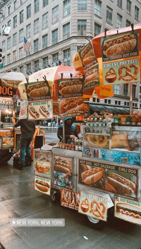 Food In Nyc Aesthetic, New York Street Food, New York City Aesthetic, New York Minute, New York Food, Food Street, Nyc Girl, Nyc Aesthetic, Nyc Street