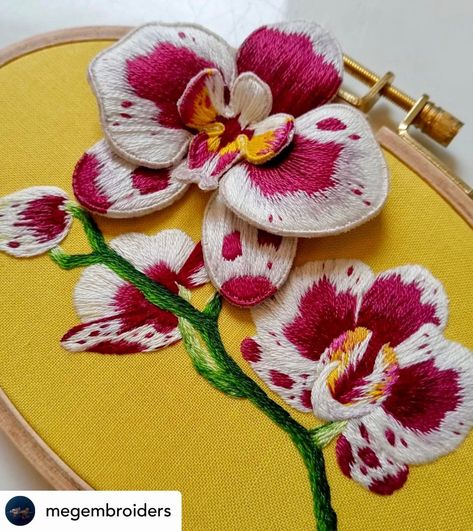 Orchid Embroidery, Embroidery Jeans Diy, 100 Crochet Stitches, Bead Embroidery Tutorial, Brooch Diy, Paper Embroidery, Creative Embroidery, Flower Embroidery Designs, Applique Patterns