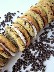 Sandwich Cookie Recipes, Homemade Buttercream Icing, Crunchy Chocolate Chip Cookies, Buttercream Icing Recipe, Cookie Sandwich Recipes, Cookie Icing Recipe, Sandwich Cookie, Birthday Desserts, Cookie Icing