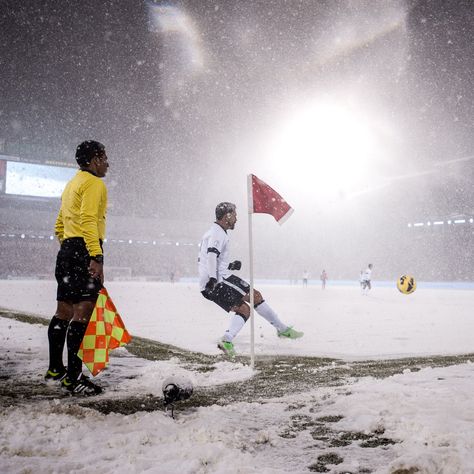 Football In Snow, Inspirational Soccer Quotes, Soccer Quotes, Football Soccer, Winter Snow, Soccer Players, The Snow, Real Madrid, Costa Rica