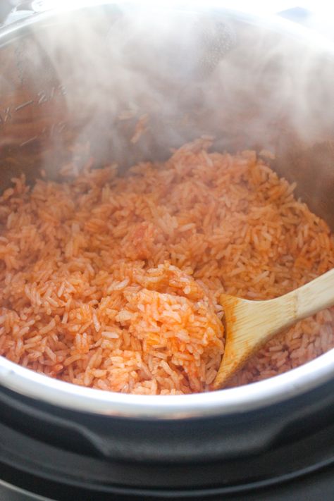 Mexican Rice Recipe Instant Pot, Spanish Rice Recipe Instant Pot, Spanish Rice In Rice Cooker, Mexican Rice Instant Pot, Pressure Cooker Spanish Rice, Instapot Spanish Rice, Instapot Mexican Rice Easy, Instant Pot Spanish Rice, Instant Pot Spanish Rice Recipe