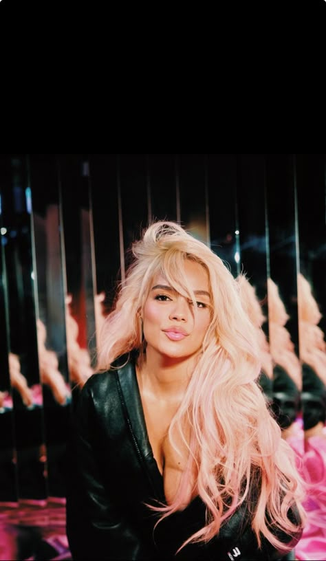 Karol G Photoshoot, Karol G Wallpaper Iphone, Karol G Aesthetic, Karol G Wallpaper, Female Inspiration, James Rodriguez, Cute Backgrounds, Modern Outfits, Shakira