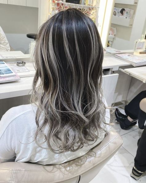 Hair Streaks Blonde, White Hair Highlights, Silver Hair Highlights, Grey White Hair, Peekaboo Hair, Creative Hair Color, Hair Inspiration Long, Black Hair With Highlights, Hair Streaks