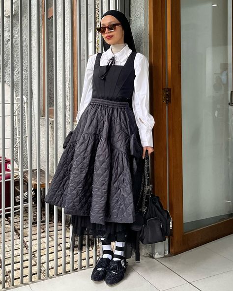 My Chemical Romance girly back at yer service 🔊🔊🔊 hope you have a wonderful weekend! outfit deetz: white shirt top —— @josephineanni black corset —— @pomelofashion puffy skirt —— no brand lace skirt —— @alexalexaofficial bag —— @daintys.official shoes —— @simonerocha_ . . . . . . . . . . . . Helena Core. My Chemical Romance. Outfit Repeater. Black and Red Outfit. Lace outfit. Dark Coquette. Lace Skirt. Lace Blouse. Outfit Inspo. Emo Inspired outfit. Red Shoes. Black Skirt. Semi Maxima... White Lace Shirt Outfit, Outfit Inspo Emo, Lace Blouse Outfit, Lace Shirt Outfit, Black And Red Outfit, Black Corset Outfit, Outfit Repeater, Outfit Dark, Official Shoes