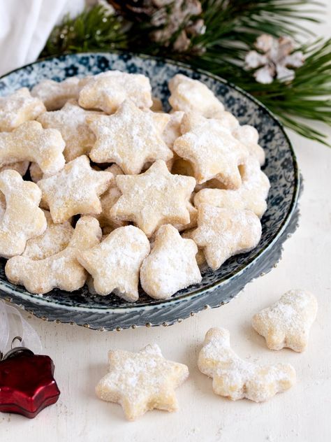 Heavy Cream Cookies (Czech Slehackove cukrovi) Heavy Cream Recipes, Cream Desserts Recipes, Czech Desserts, Traditional Christmas Cookies, Crescent Cookies, Soft Gingerbread Cookies, Cream Cookies, Creative Baking, Czech Recipes