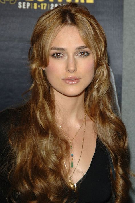 keira knightley - Ecosia - Images Worst Hairstyles, Keira Knightley Hair, Hair Color Silver, Side Plait, Wearing Wigs, Grown Out Pixie, Hair Color Orange, Dramatic Hair, How To Wear A Wig