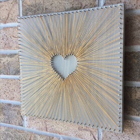 Reverse String Art Heart - Gold Art Deco Desen, فن الرسم بالمسامير, String Art Heart, Nail String, Gold Inspiration, String Wall Art, Nail String Art, String Crafts, String Art Patterns