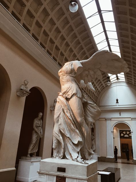 Romanesque Interior, Angel Sculpture Art, Pax Romana, Museum Photography, Greek Statues, Rennaissance Art, Angel Sculpture, Greek Sculpture, Greek Art