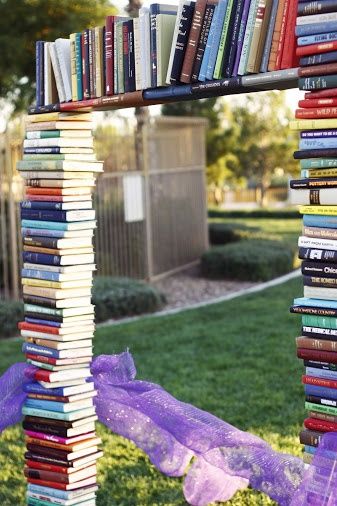 Literary Party, Wedding Arch Tulle, Book Lovers Wedding, Book Arch, Hp Wedding, Repurposed Books, Lakehouse Bedroom, Book Tower, Book Themed Party