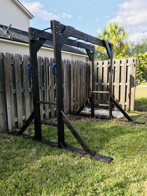 DIY Free Standing Monkey Bars Homemade Monkey Bars, Outdoor Monkey Bars Diy, Diy Monkey Bars Backyards, Monkey Bars Small Garden, Monkey Bars Diy, Monkey Bars For Backyard, Build Your Own Monkey Bars, Diy Monkey Bars, Swingset Plans Diy With Monkey Bars