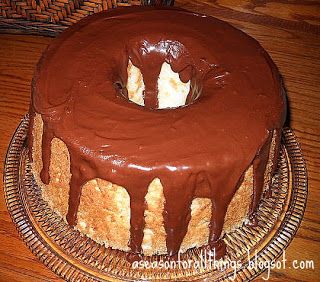 Angel Food Cake Glaze, Angel Food Cake Icing, Angel Food Cake With Chocolate, Angel Food Cake Toppings, Angel Food Cake Frosting, Chocolate Angel Food Cake, My Mom And Me, Angel Food Cake Desserts, Glaze For Cake