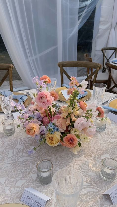 Wedding goals • Instagram Pastel Wedding Flowers Centerpieces, Square Wedding Tables, Round Wedding Tables, Flower Table Decorations, Garden Wedding Flowers, Wedding Lookbook, Dream Wedding Decorations, Romantic Garden Wedding, Theme Color