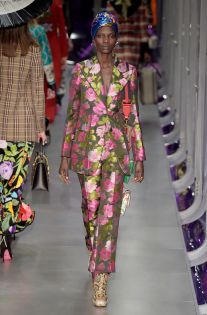 Gucci Fall 2017, Gucci 2017, Gucci Designer, Fashion Trends Winter, Whimsical Fashion, Couture Runway, Show Photos, Fall 2017, Women Trends