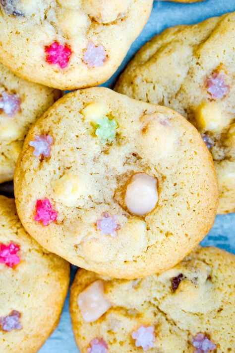 Konpeito Recipe, Mochi Cookie Recipe, Cookie Recipes Gooey, Rainbow Desserts, Dessert Mini, Mochi Recipe, Rainbow Food, Global Cuisine, Delicious Donuts