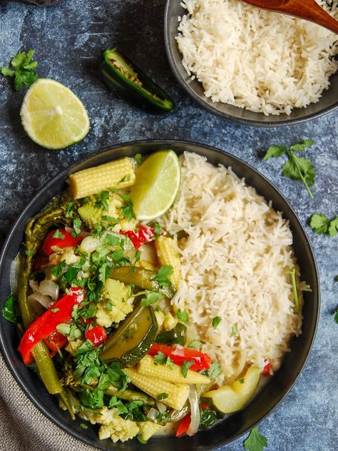 Thai Green Curry Vegetables, Vegetable Thai Green Curry, One Pot Thai, Curry Vegetables, Vegetable Curry Recipe, Chickpea And Potato Curry, Eyes Bigger, Vegetable Curry Recipes, Thai Curry Recipes