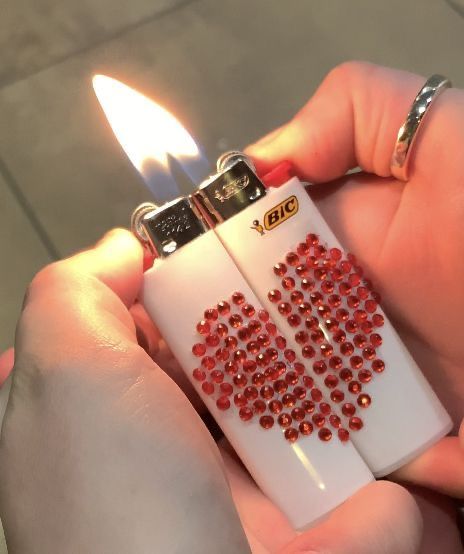 Matching Lighters, Gifts For Your Bf, Cute Lighters, Package Ideas For Boyfriend, Care Package Ideas For Boyfriend, Package Gift Ideas, Bf Gift, Boyfriend Things, Care Package Ideas