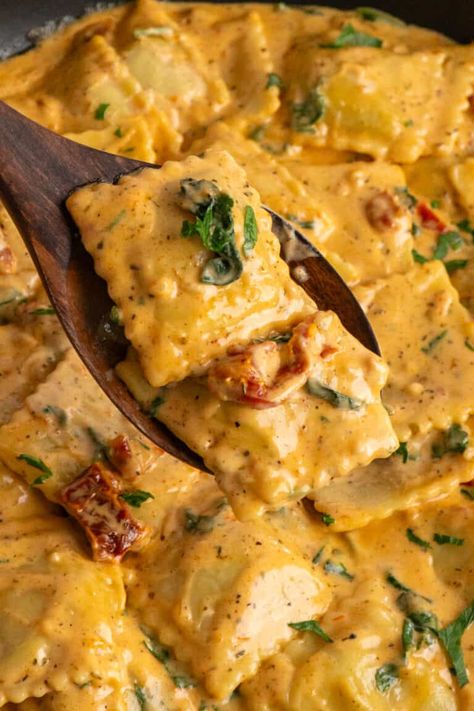 Creamy Tuscan Ravioli - The Cooking Duo Ravioli Fillings Ideas, Stuffed Ravioli Recipes, Mediterranean Ravioli, Sausage And Ravioli, 4 Cheese Ravioli, Creamy Tuscan Ravioli, Ravioli Pasta Recipe, Tuscan Ravioli, Italian Ravioli