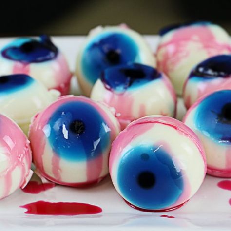 Vodka Eyeball Jello Shots Eyeball Jello Shots, Eyeball Jello, Halloween Jello Shots, Halloween Jello, Creepy Halloween Food, Recetas Halloween, Jelly Shots, Malibu Rum, Zombie Party