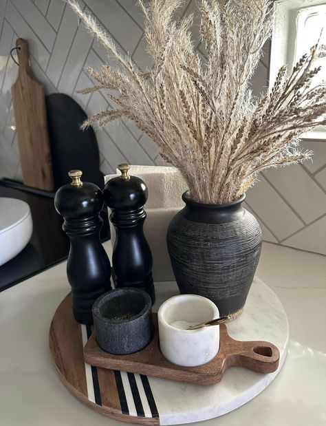 Kitchen Center Island Decor Ideas, Black Accent Kitchen Decor, Neutral Kitchen With Black Accents, Black And Wood Kitchen Decor, Black And Neutral Kitchen, Dinning Tabletop Decor, Black And Cream Kitchen, Center Piece For Dining Table, Black And White Kitchen Decor